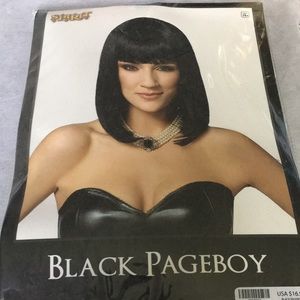 NWT Spirit of Halloween Black Pageboy Wig for Adults